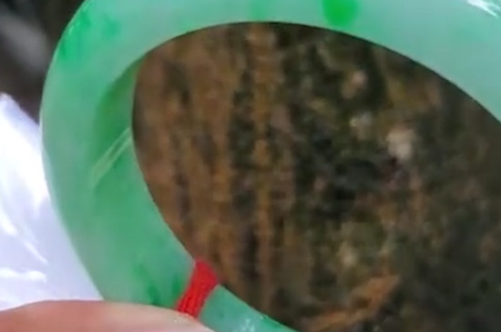 翡翠镯子和玉镯子区别