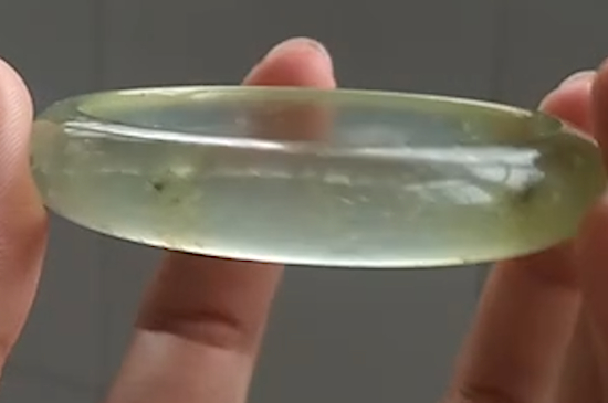 戴翡翠玉镯有什么好处