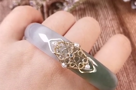 怎样用紫光灯鉴别翡翠