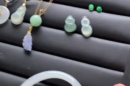 翡翠手镯怎么看种水