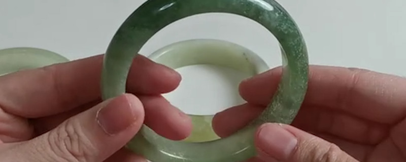 玉手镯小了怎么带上