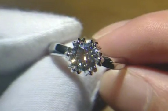 女人戴戒指在各个手指的意义