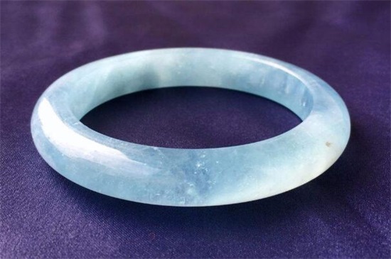 海蓝宝手镯功效与作用