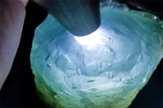 翡翠原石的鉴别方法