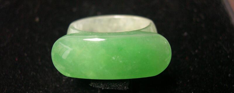 翡翠手镯怎么选