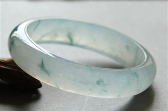 怎样鉴别翡翠的好坏