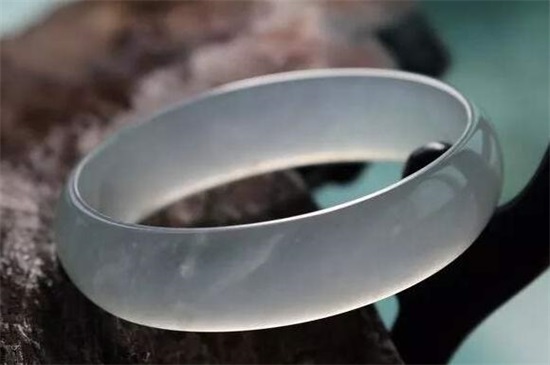 怎样鉴别翡翠的好坏