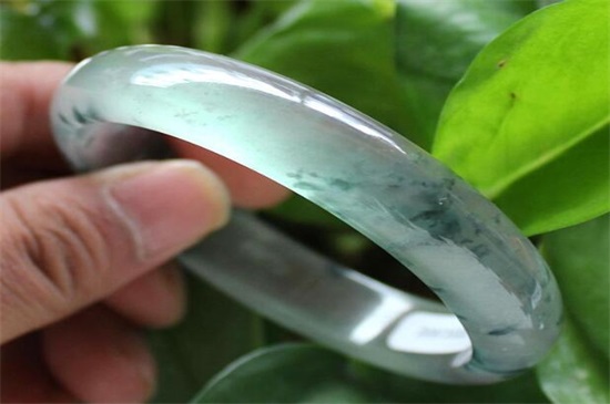 如何买翡翠手镯