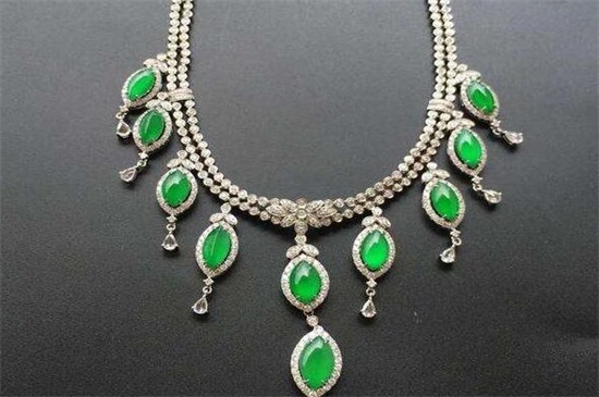 什么是玻璃种翡翠