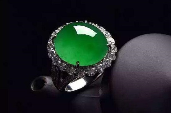 怎样挑翡翠手镯