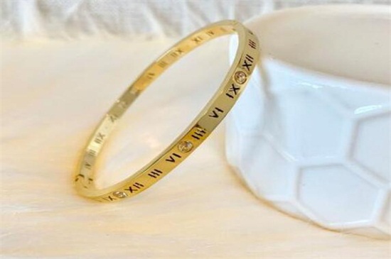 jadior手镯真假辨别