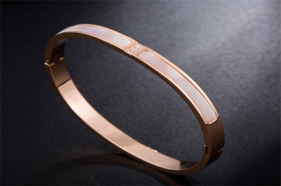 jadior手镯真假辨别