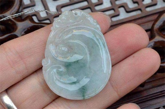 合成翡翠的鉴定特征