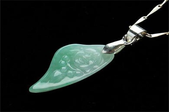 合成翡翠的鉴定特征