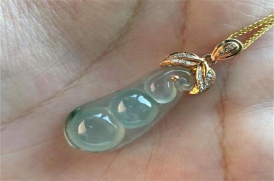 翡翠豆荚吊坠的寓意是什么
