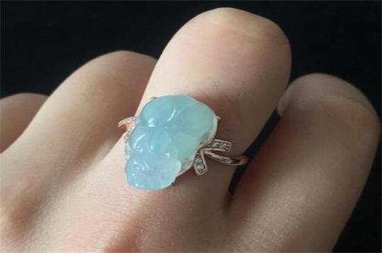 干青铁龙生翡翠啥意思