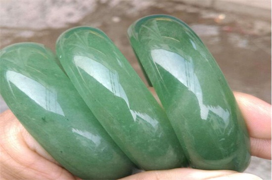 东陵玉和翡翠怎么区别