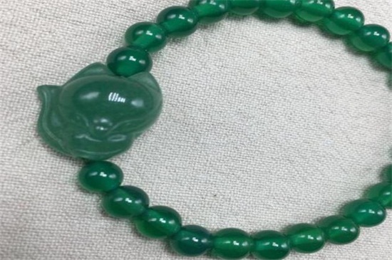 东陵玉手镯和佘太翠手镯哪个好