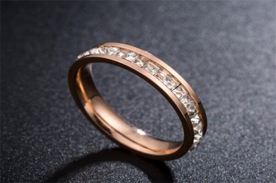 男生戒指右手中指含义