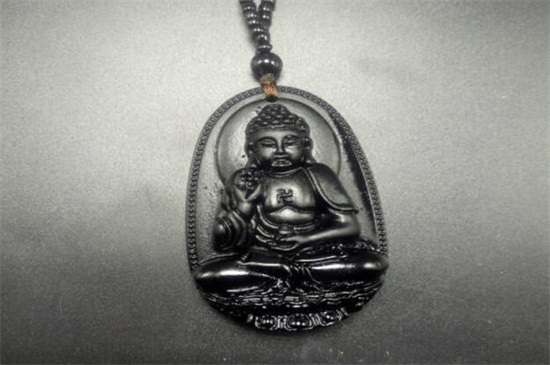 本命佛能贴着肉戴吗