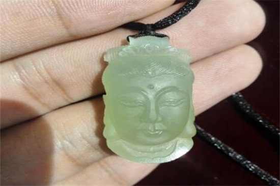 石英岩和翡翠的区别