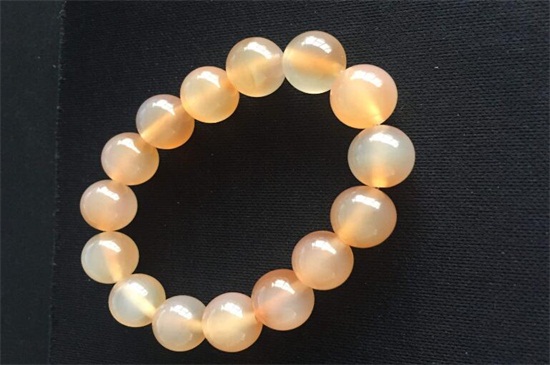 冰玉髓和翡翠的区别