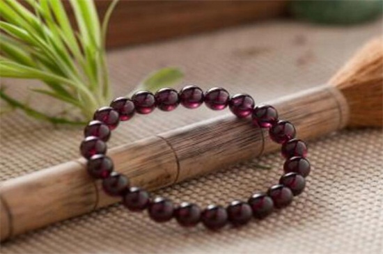 石榴石和玻璃的区别