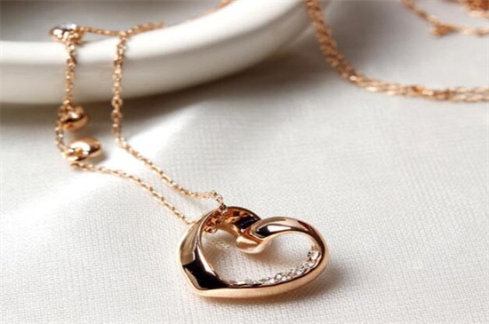 黄金心形吊坠的寓意