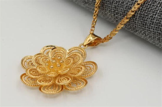 黄金适合什么年龄的女性戴