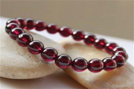 石榴石可以和黄金一起戴吗