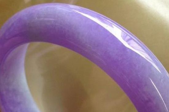 春彩翡翠为什么叫见光死