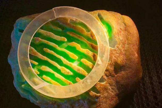 木那场口的翡翠什么特征