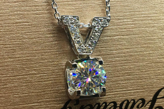 v金的戴久了会褪色吗