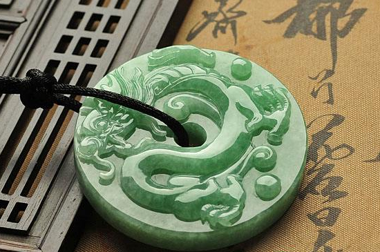 龙牌翡翠适合哪些人戴