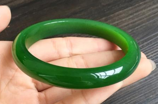 和田玉手镯鉴别最简单方法