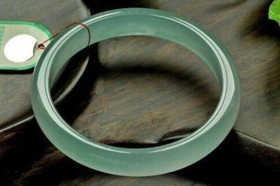 翡翠镯子有裂纹会断吗