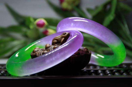 紫色翡翠玉镯怎么鉴别真假