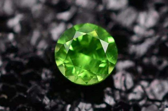 翠榴石是什么光泽