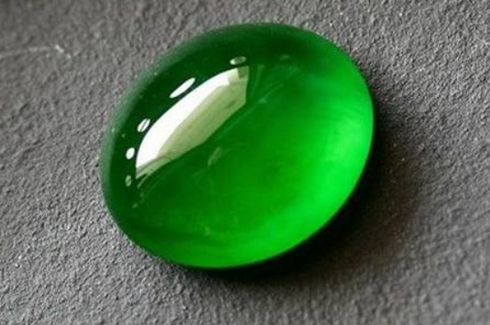翡翠里面的绿色是什么成分