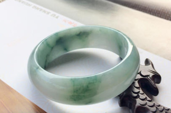 两个翡翠手镯可以一起戴吗