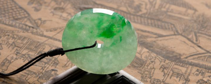 翡翠可以和金手链一起戴吗