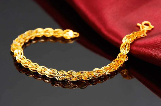 翡翠可以和金手链一起戴吗