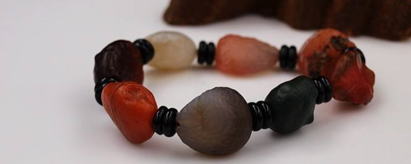 葡萄干玛瑙手串怎么盘?
