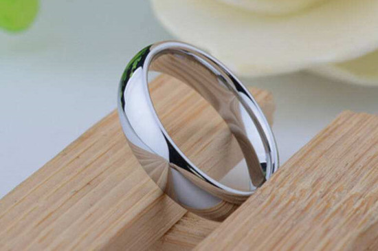 单身戒指戴哪个手指男