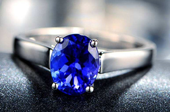 女生怎么戴戒指