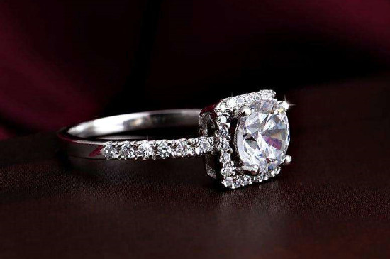 女生怎么戴戒指