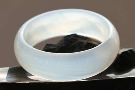 戴手镯有什么好处