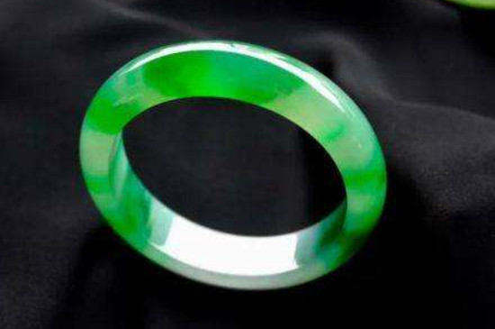 翡翠手镯的棉能化开吗