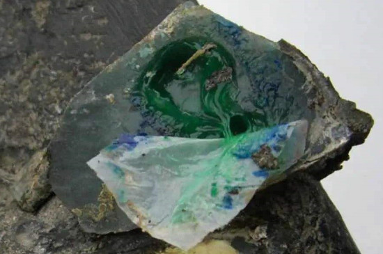 翡翠原石怎么打开