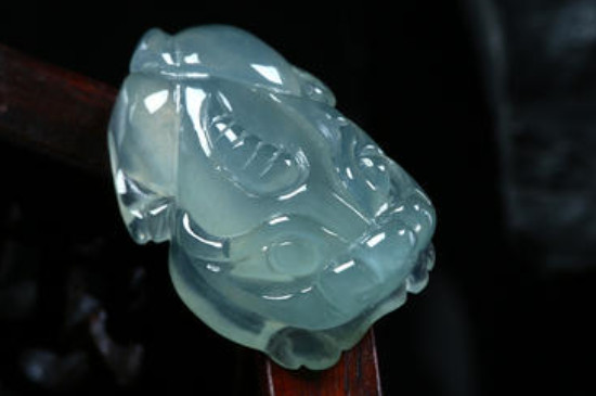 高冰种是翡翠吗